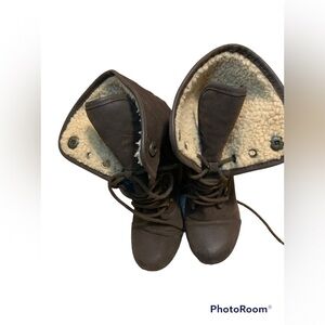 Blowfish mini boots in size 7